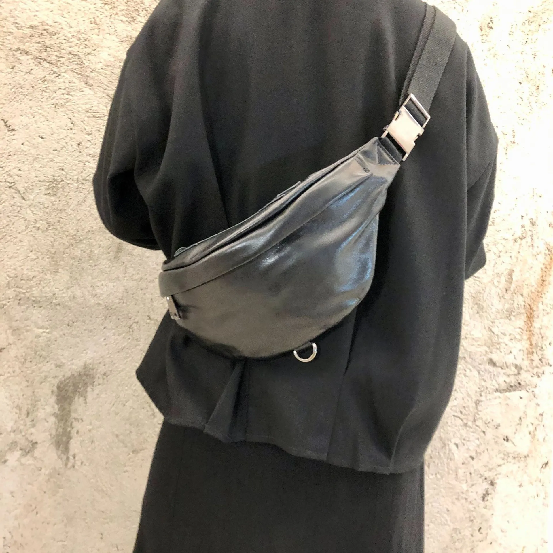 Cool Women's Crossbody Chest Bag Small Sling Bag With Chain