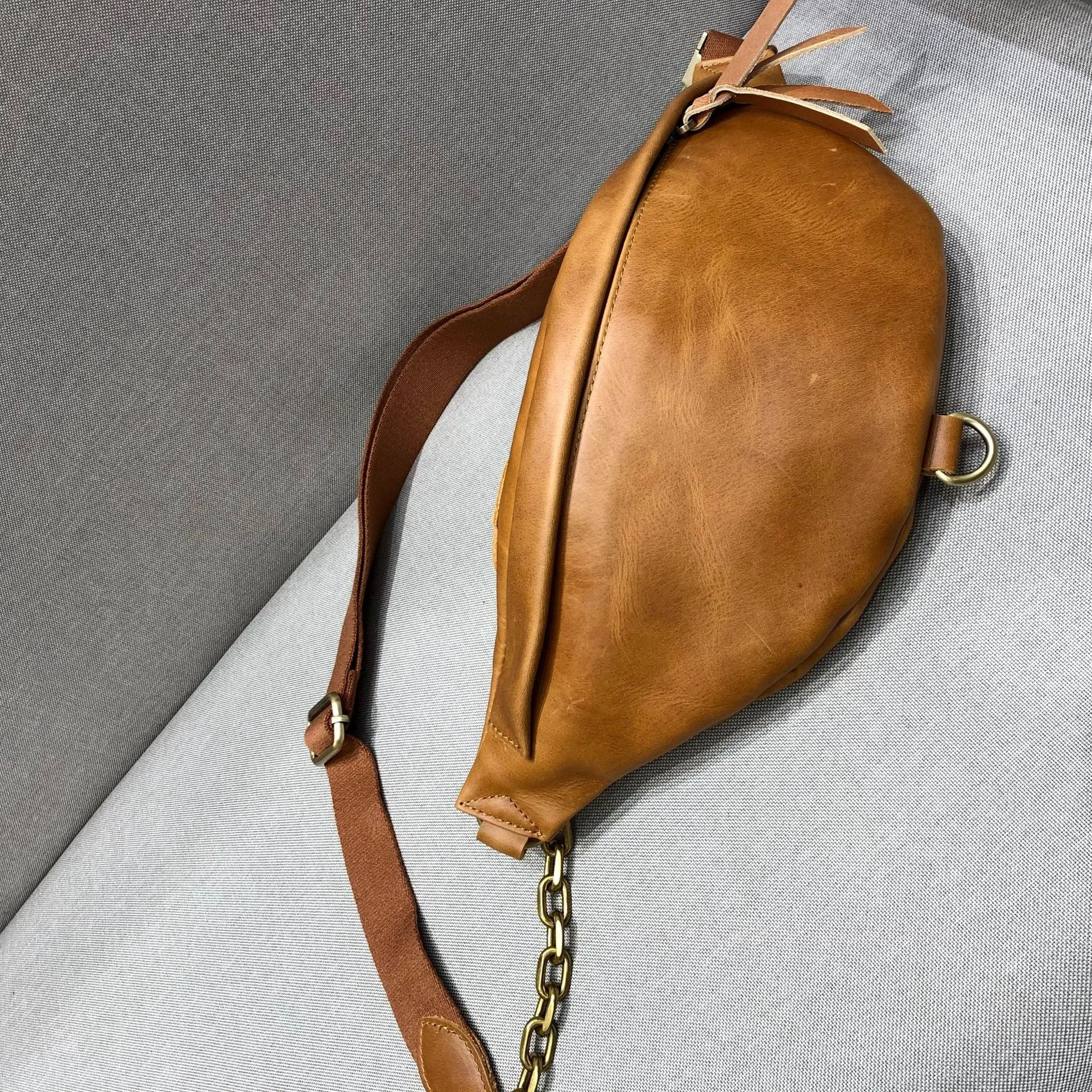 Cool Women's Crossbody Chest Bag Small Sling Bag With Chain
