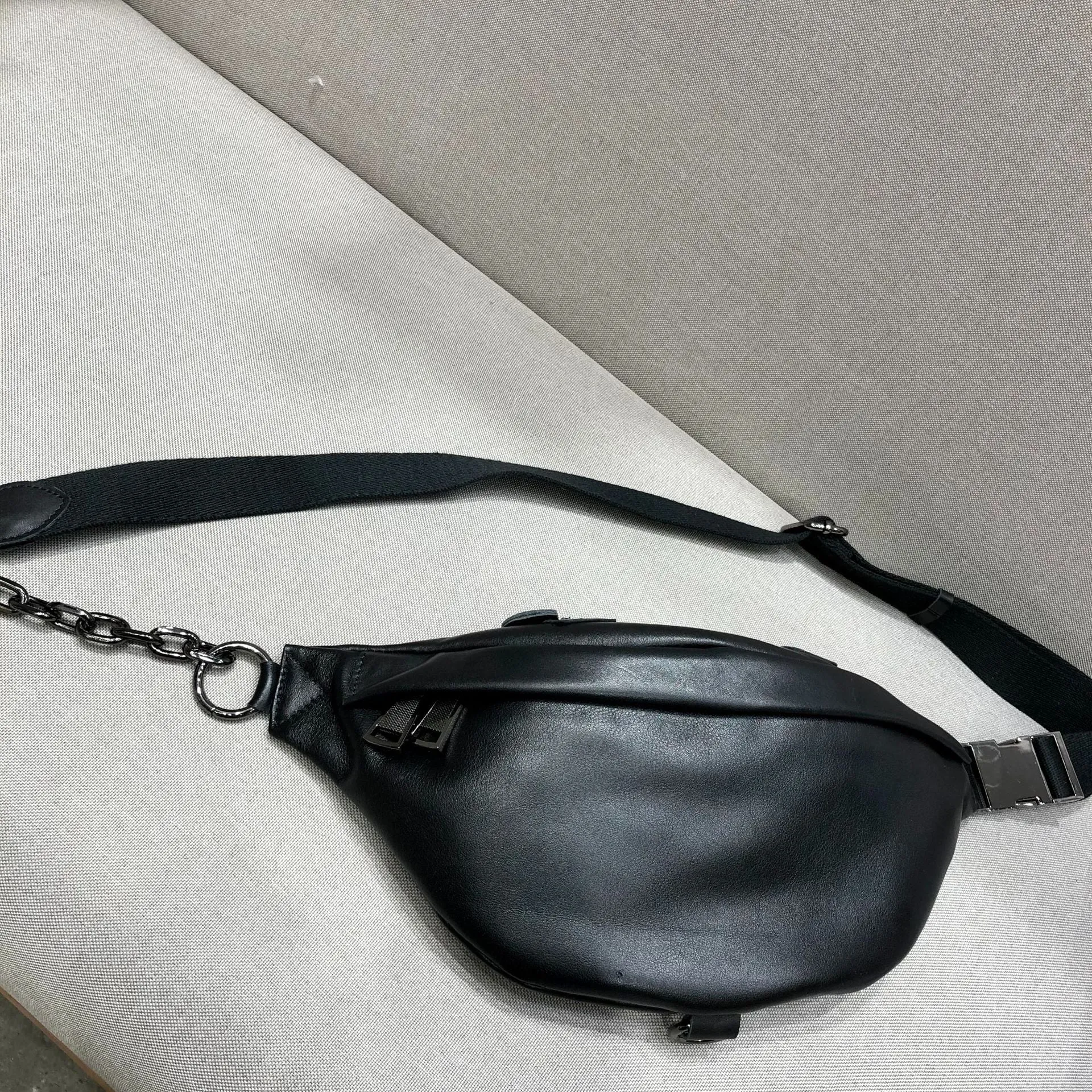 Cool Women's Crossbody Chest Bag Small Sling Bag With Chain
