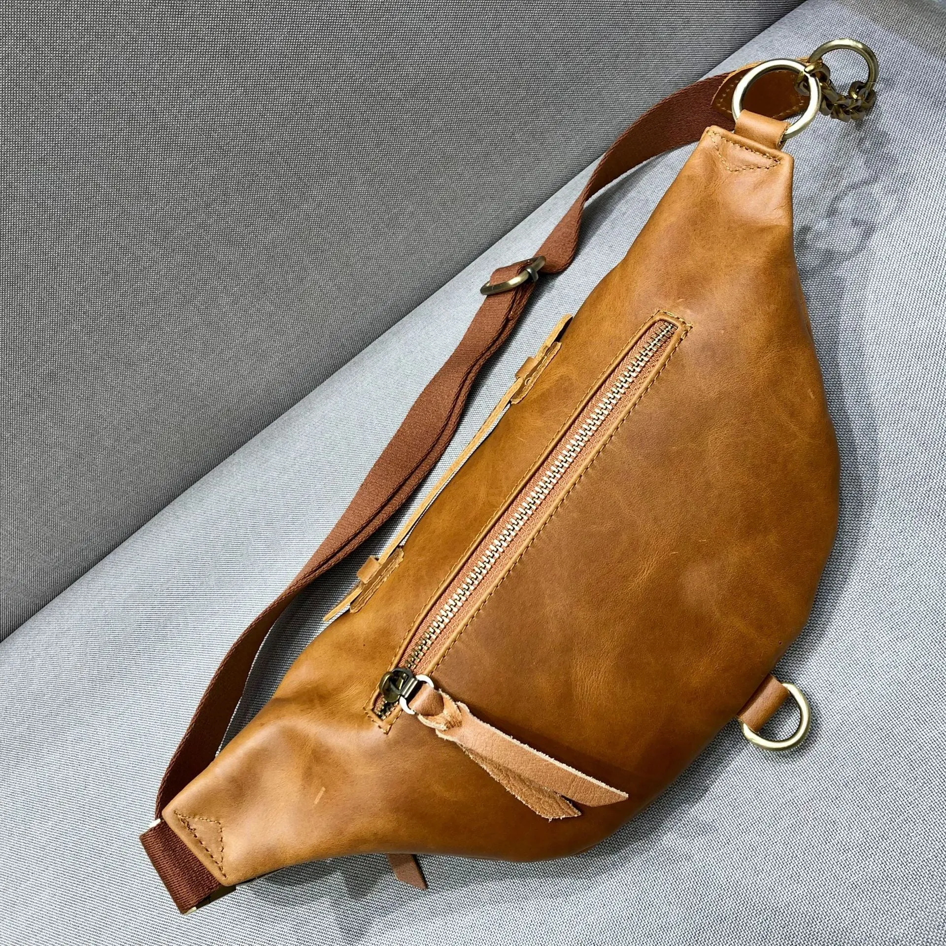 Cool Women's Crossbody Chest Bag Small Sling Bag With Chain