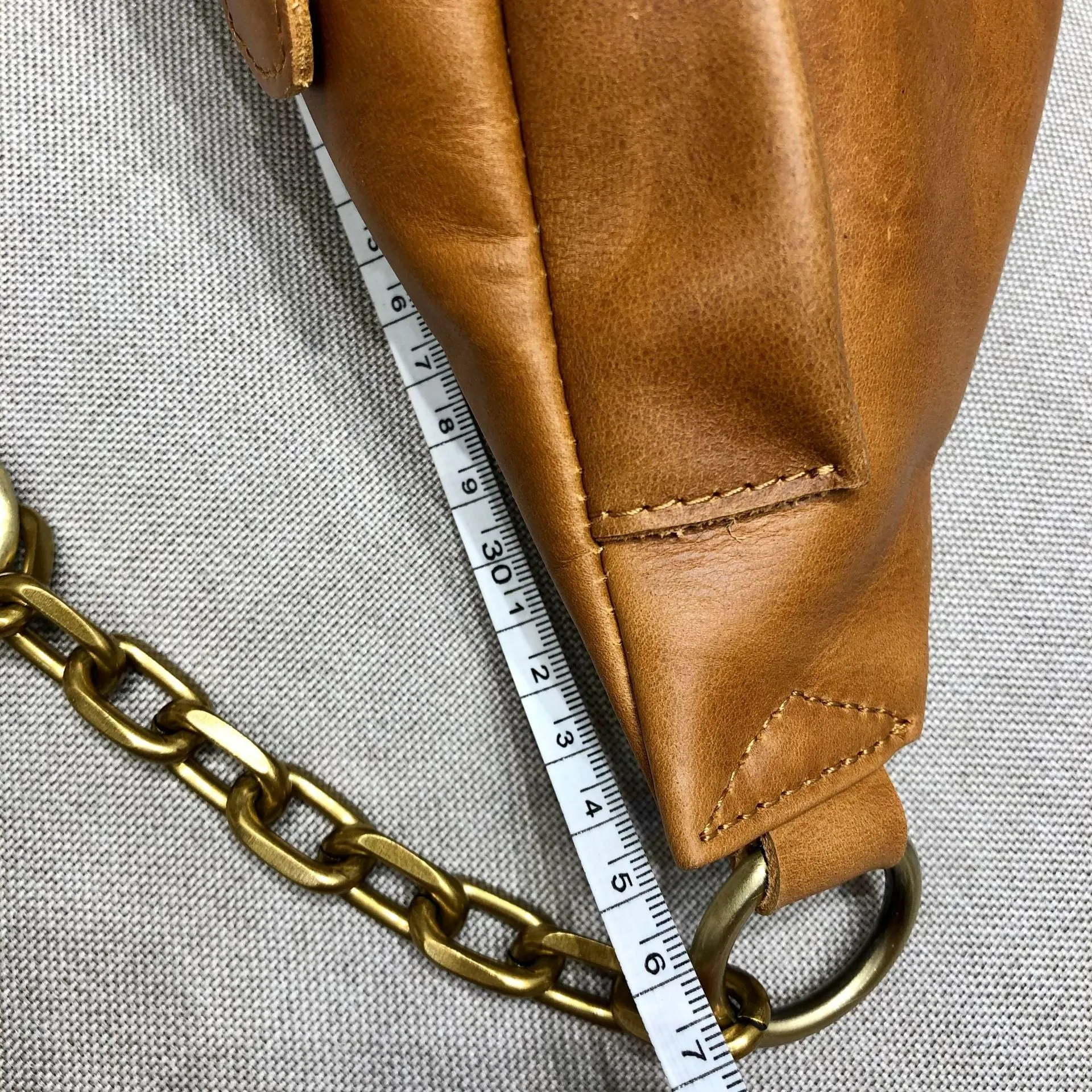Cool Women's Crossbody Chest Bag Small Sling Bag With Chain