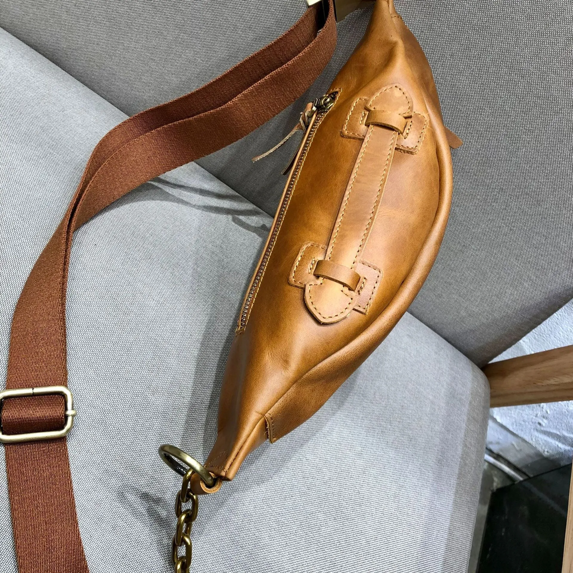 Cool Women's Crossbody Chest Bag Small Sling Bag With Chain