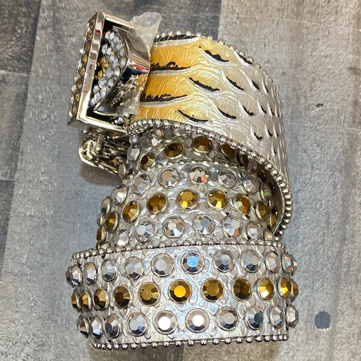 Dna Premium Wear- studded belt (silver/gold)