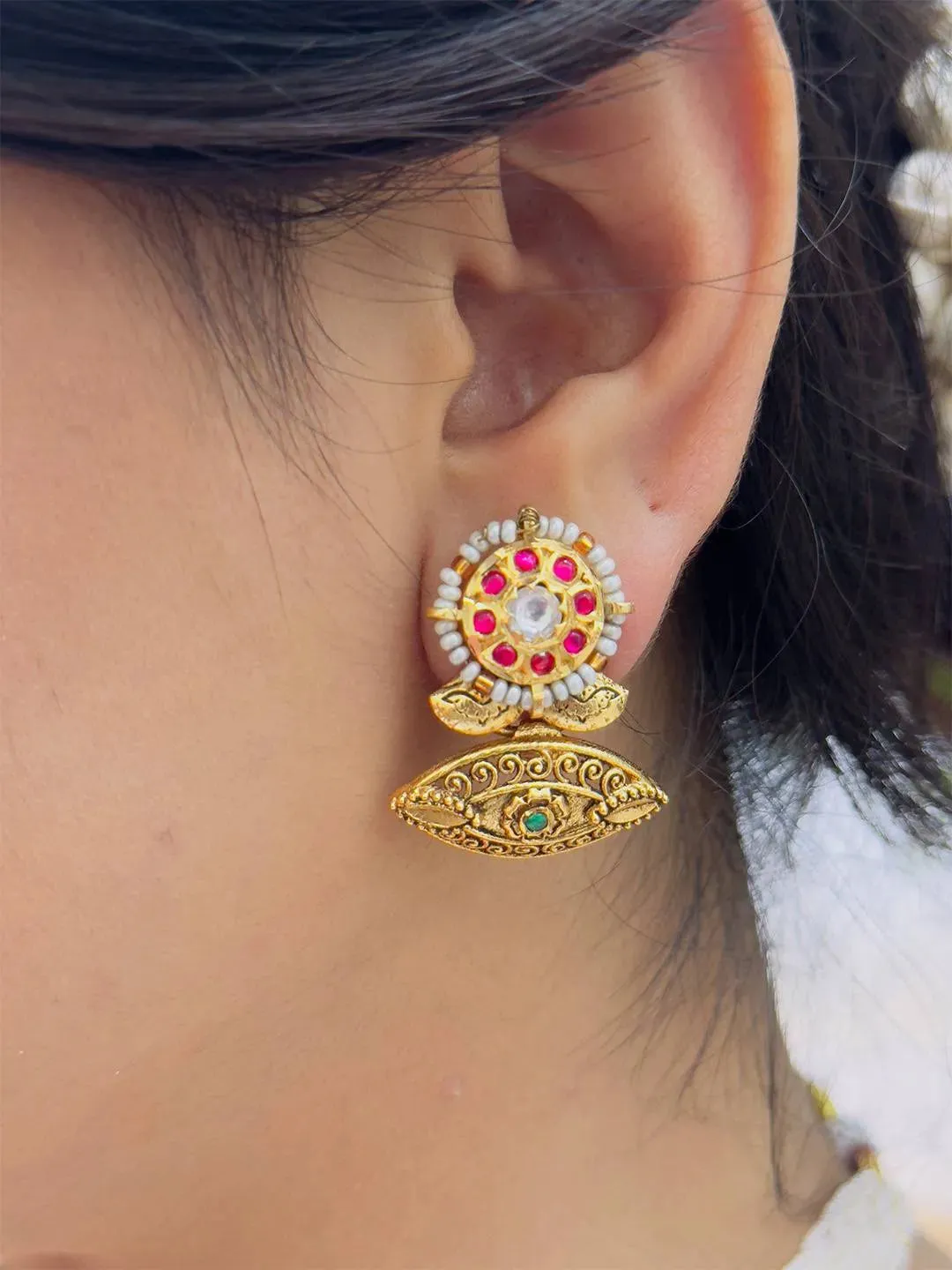 Gold Plated Stone Studded And Beaded Jewellery Set