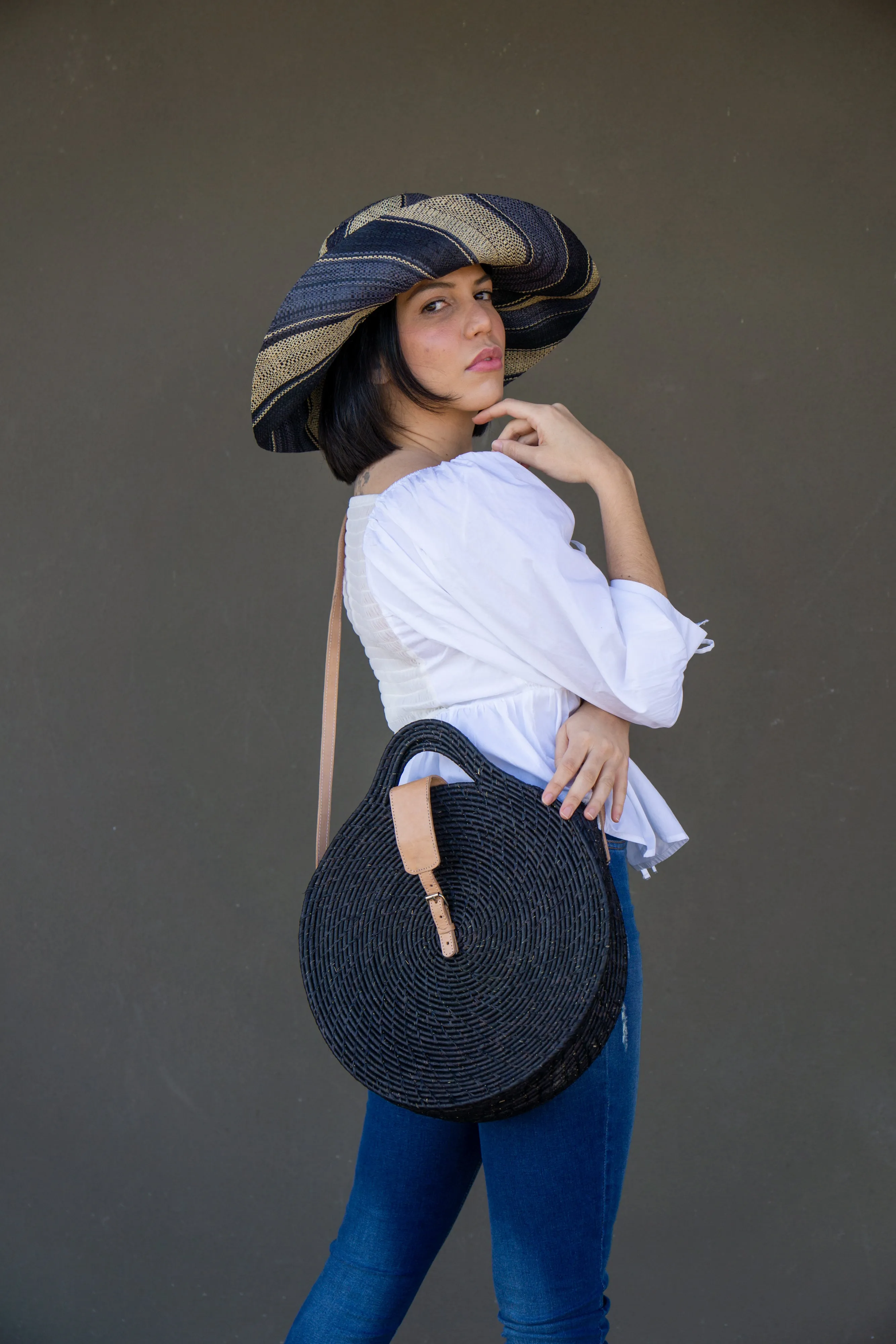 Luna Round Disc Straw Crossbody Bag