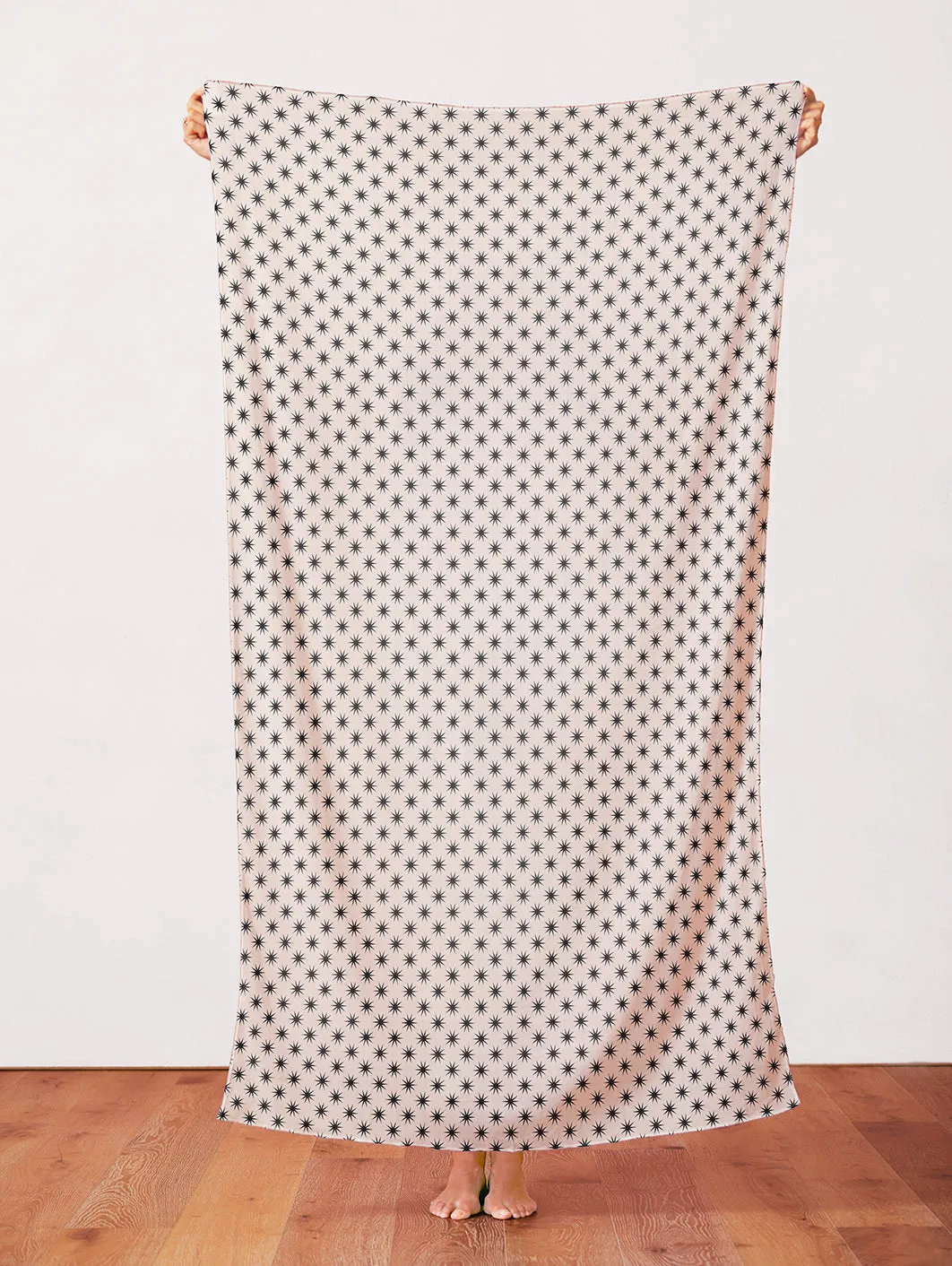 Star Studded - White/Black
